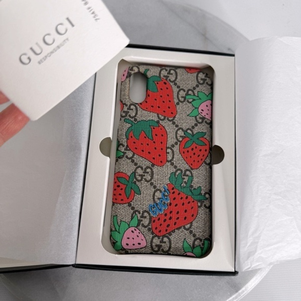 GUCCI iPhone X/XS Authentic Strawberry Phone Case RFID & NEW IN BOX